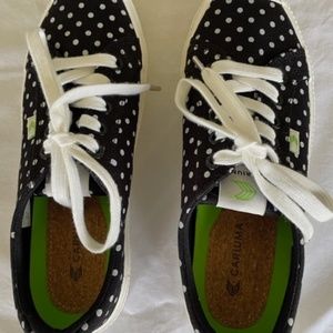 Cariuma OCA Low Black with White Polka Dot Canvas Sneaker, Sz 7.5